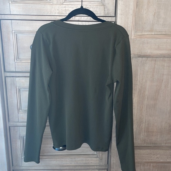 Athleta Renew Seamless V-Neck Top, Size Medium - Picture 9 of 10